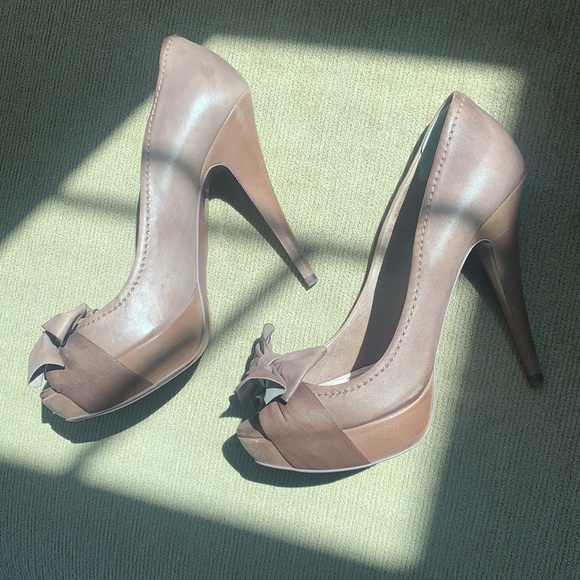 Miu Miu Platform Bow Nude Pump Heel in Leather - Picture 7 of 10